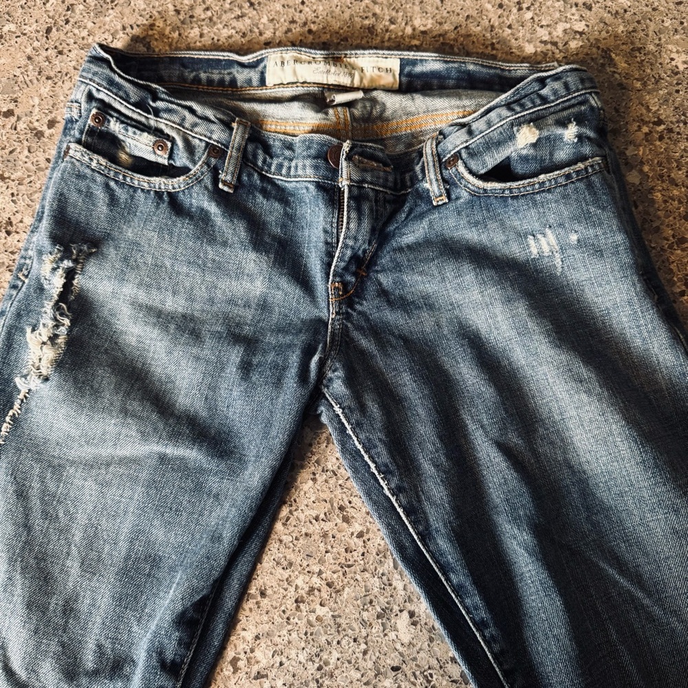 Abercrombie & Fitch Blue Straight Leg Jeans - Size 2R ⭐👖